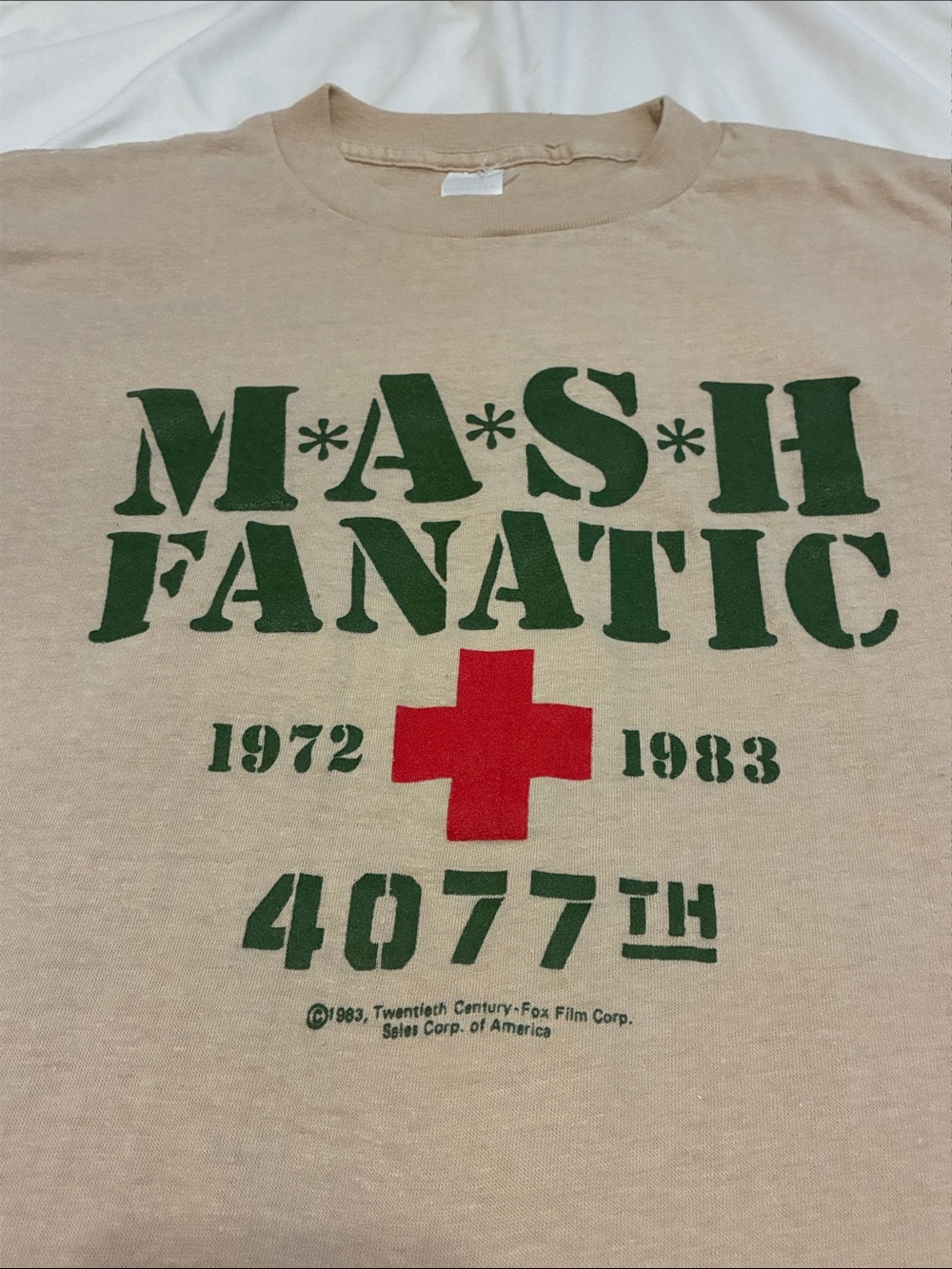 Vintage 1983 M*A*S*H Fanatic T-Shirt Beige with Green Print Size M - Picture 3 of 7